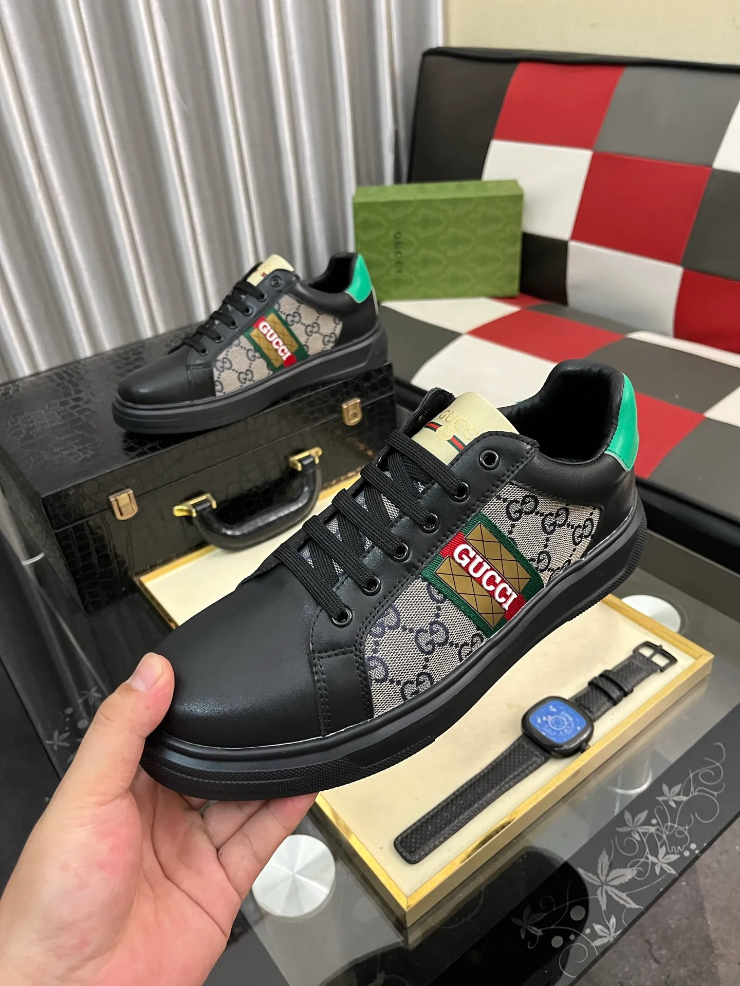 Men's shoes 💰420⌚️⌚️ [Gucci·Gucci] Original quality. ~ Unique modern style sneakers. 🏃A must-have casual shoe for trendy men😍😍 Original brand imported from Italy, imported original leather, sheep lining (refuses to discolor and grind feet) Sole: Original sole provided by the original factory, French lazy style design ⚠️Fit to the feet, original quality, super comfortable original sole. Code number: 38-442️⃣Colors available